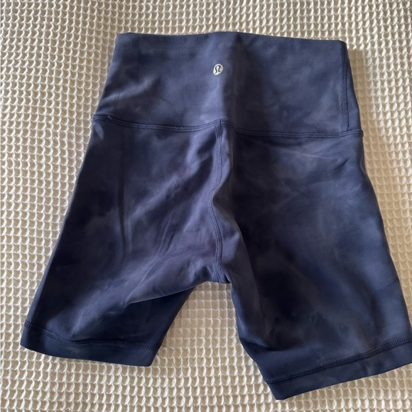 LULULEMON Wunder Train High Rise Short 6”
Diamond Dye shade Naval Blue - Picture 3 of 4